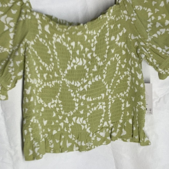 So smocked puff sleeve crop top w butterfly abstract print L jrs - Picture 8 of 17